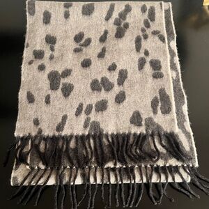 Light grey & dark grey scarf - like new!
